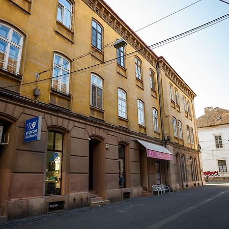 Old Square Apartments 3 Timisoara Bagian luar foto